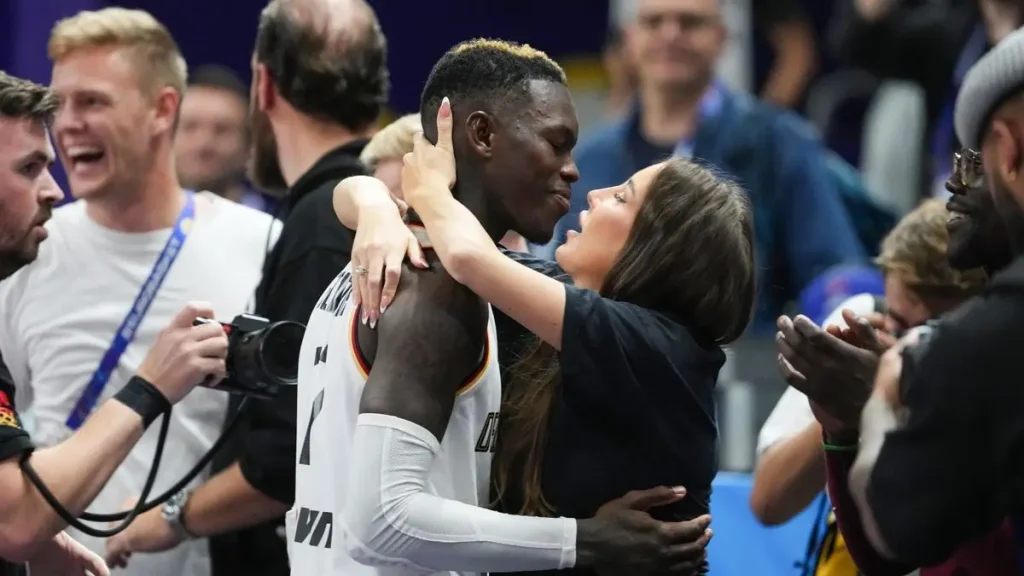 Wie Viele Geschwister Hat Dennis Schröder Persönliche Details